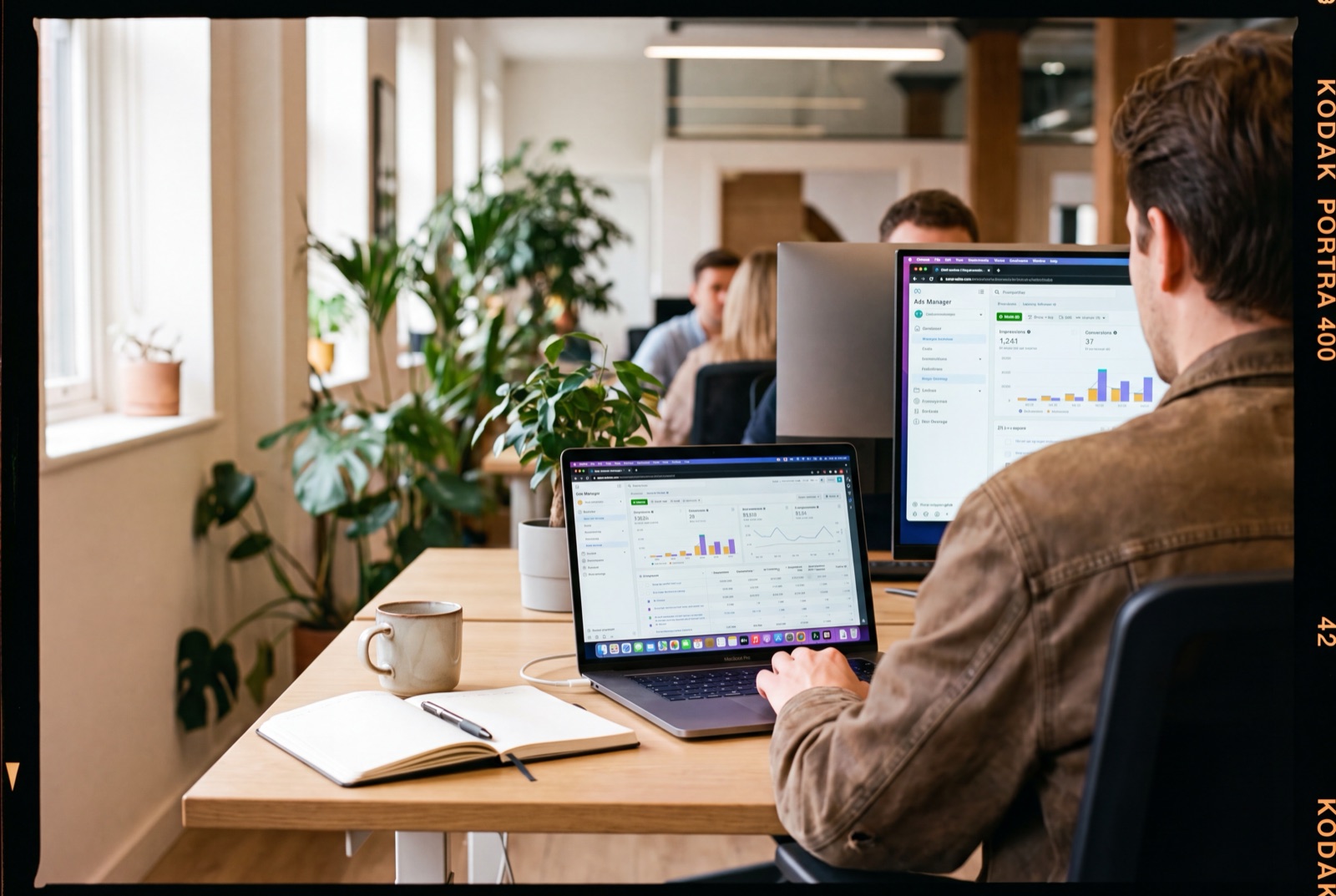 Meta Ads — Kampagnen-Dashboard am Laptop